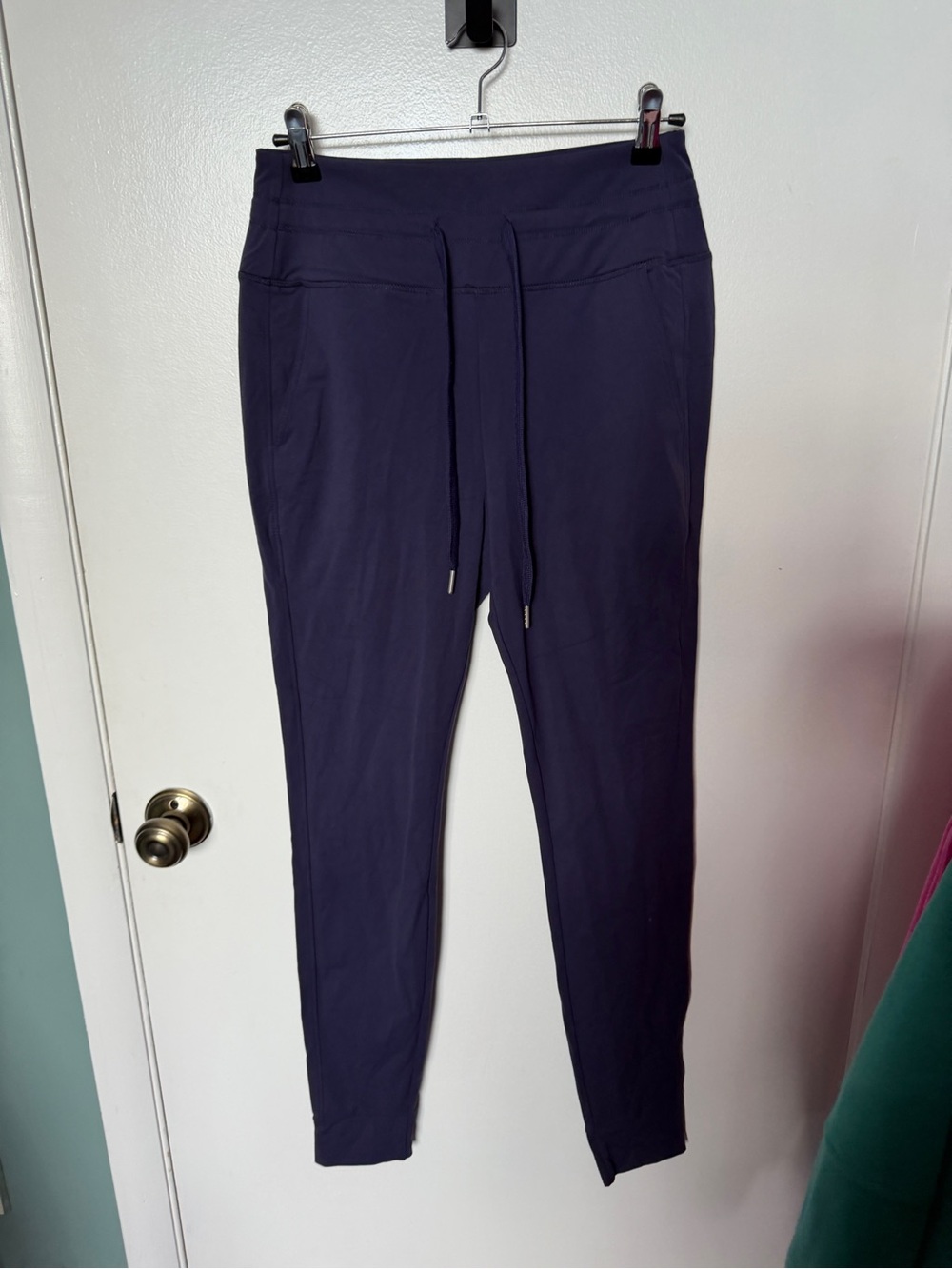 Halará  Joggers - Picture 3 of 6